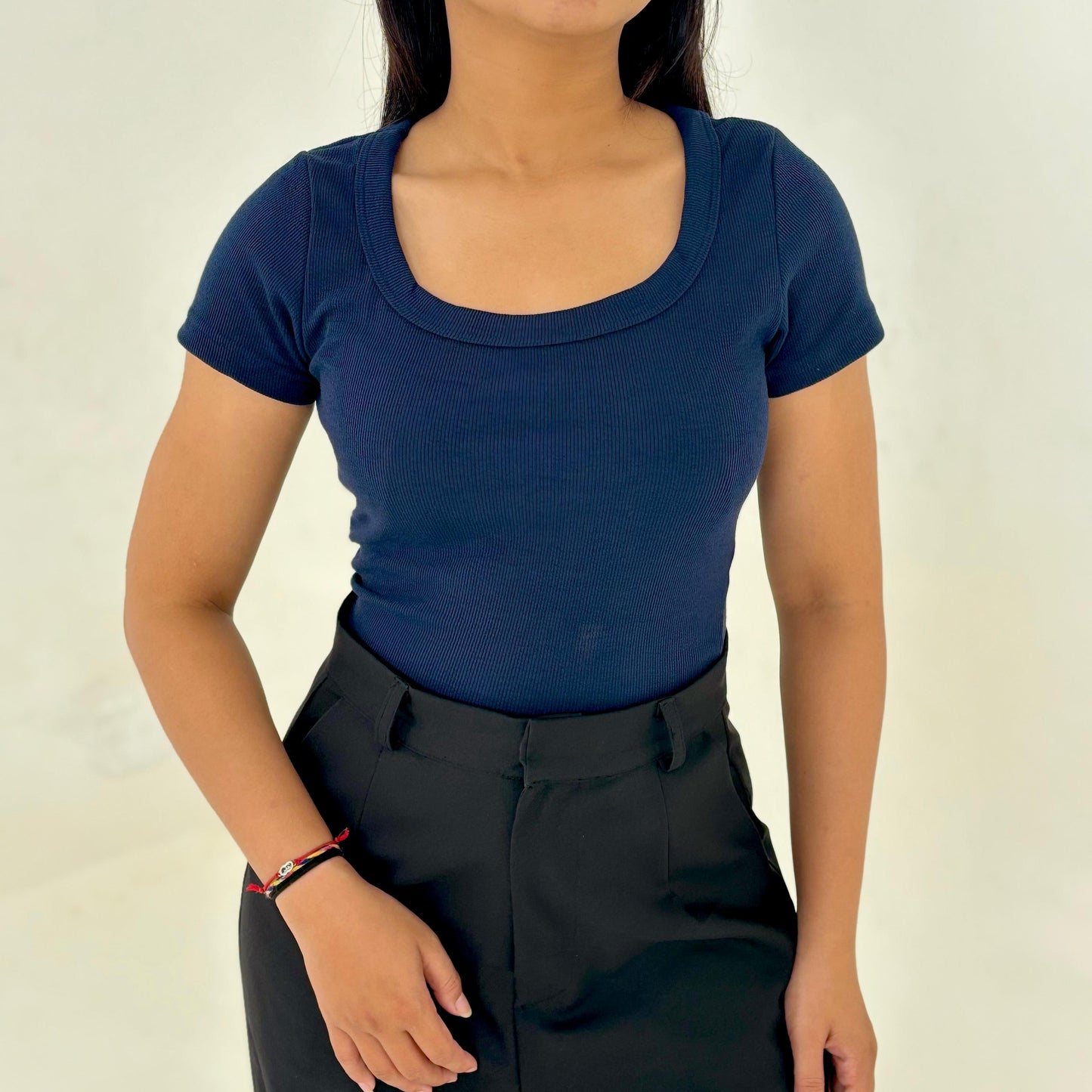 velora - aqilla uneck top