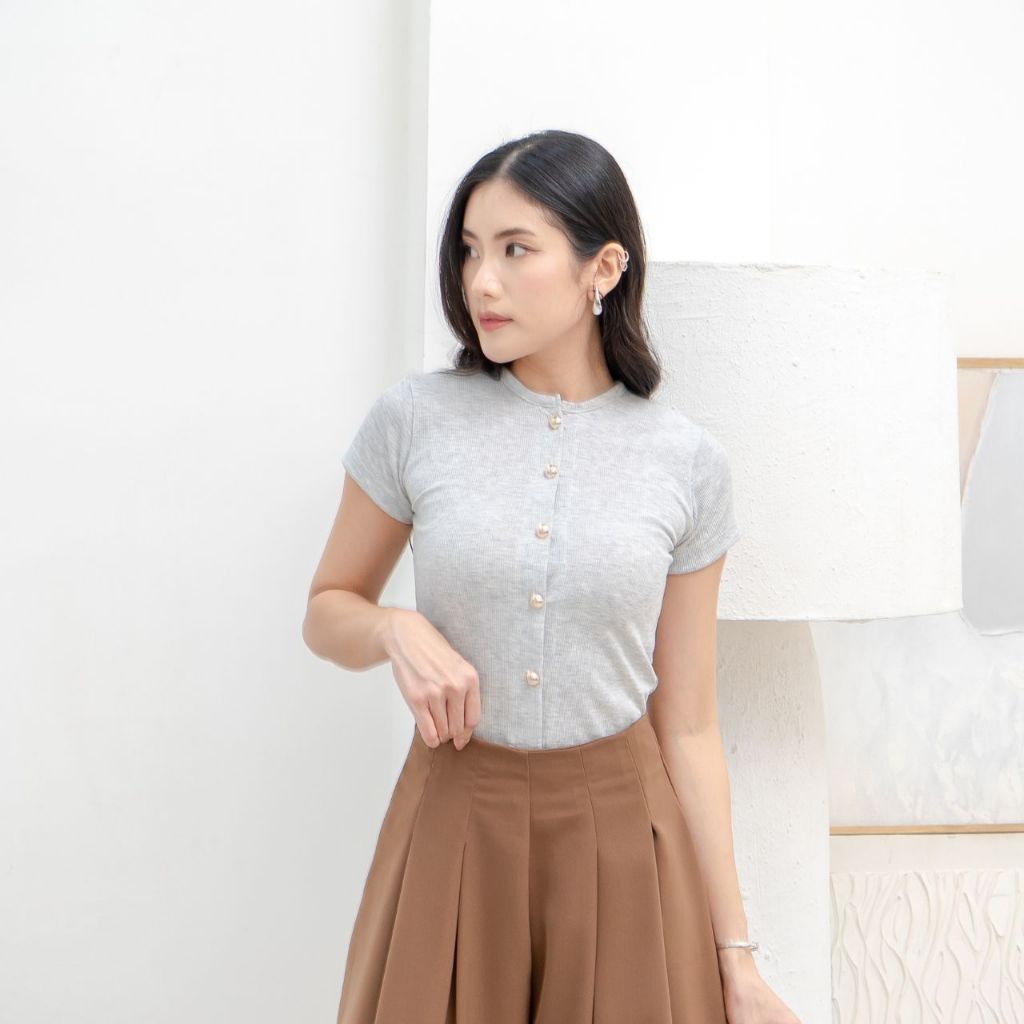velora - abell button top