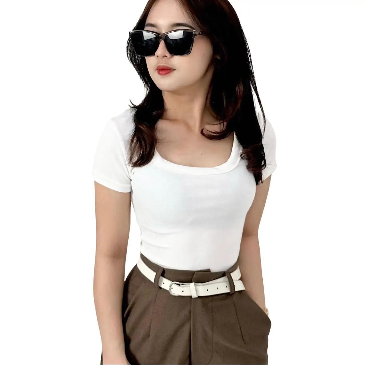 velora - aqilla uneck top