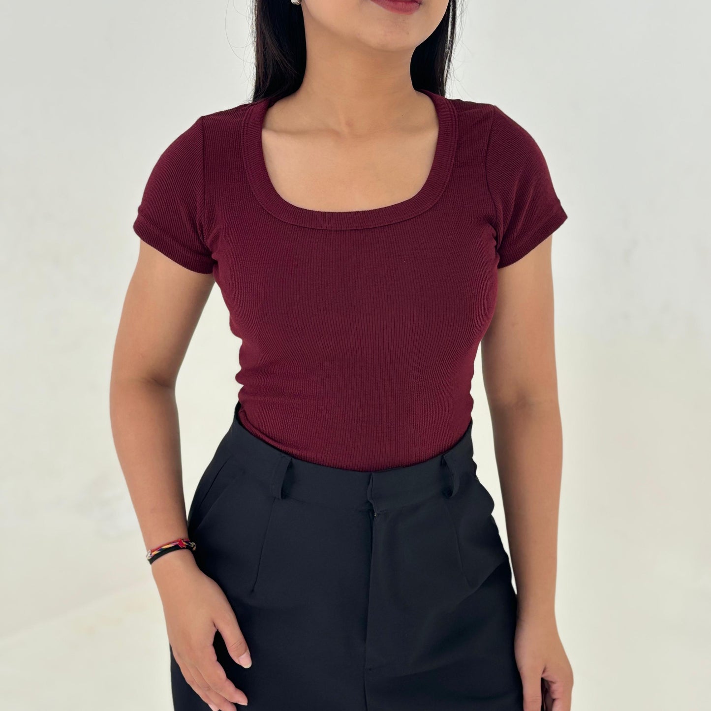 velora - aqilla uneck top